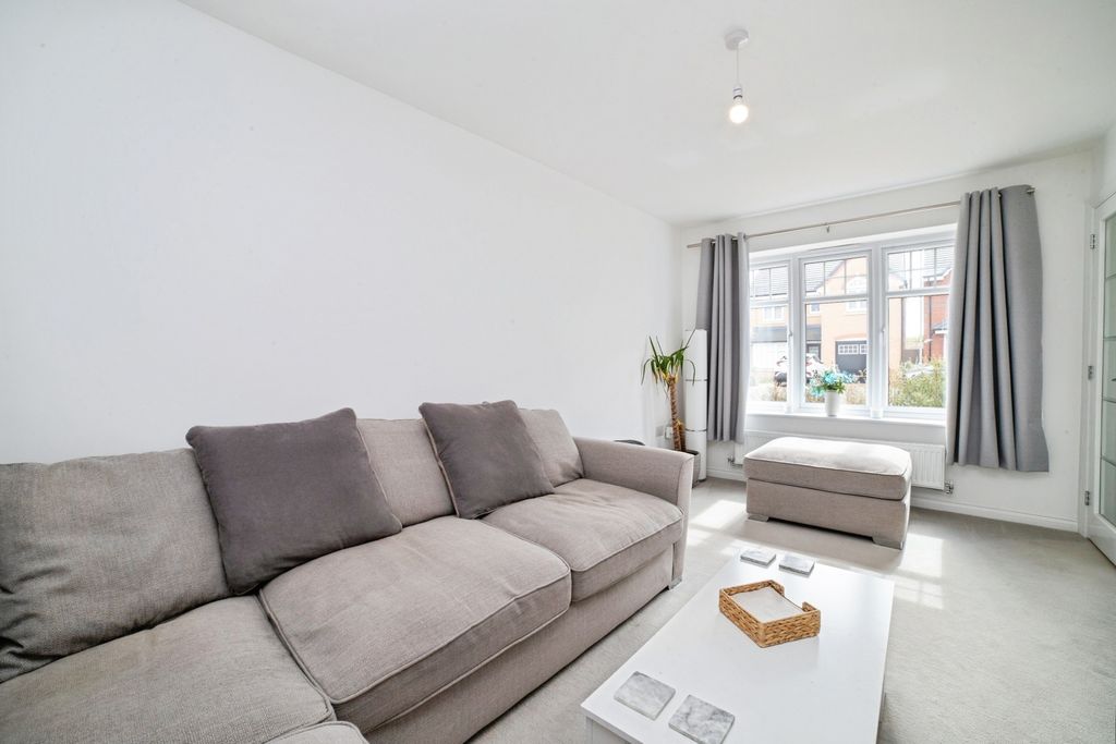 Property photo 3 of 24 Pbox-Img.Jpg