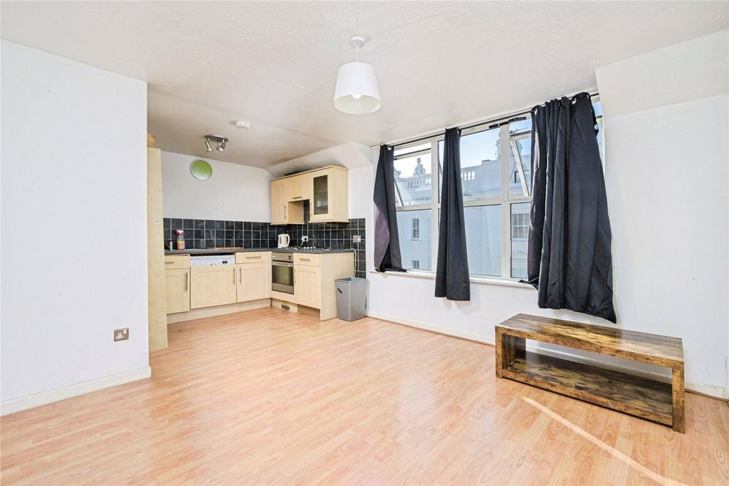 Property photo 2 of 10 Picture No. 14