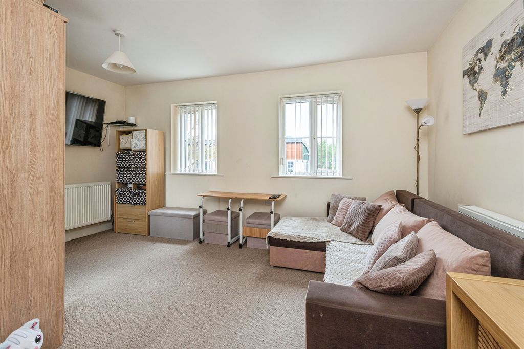 Property photo 2 of 17