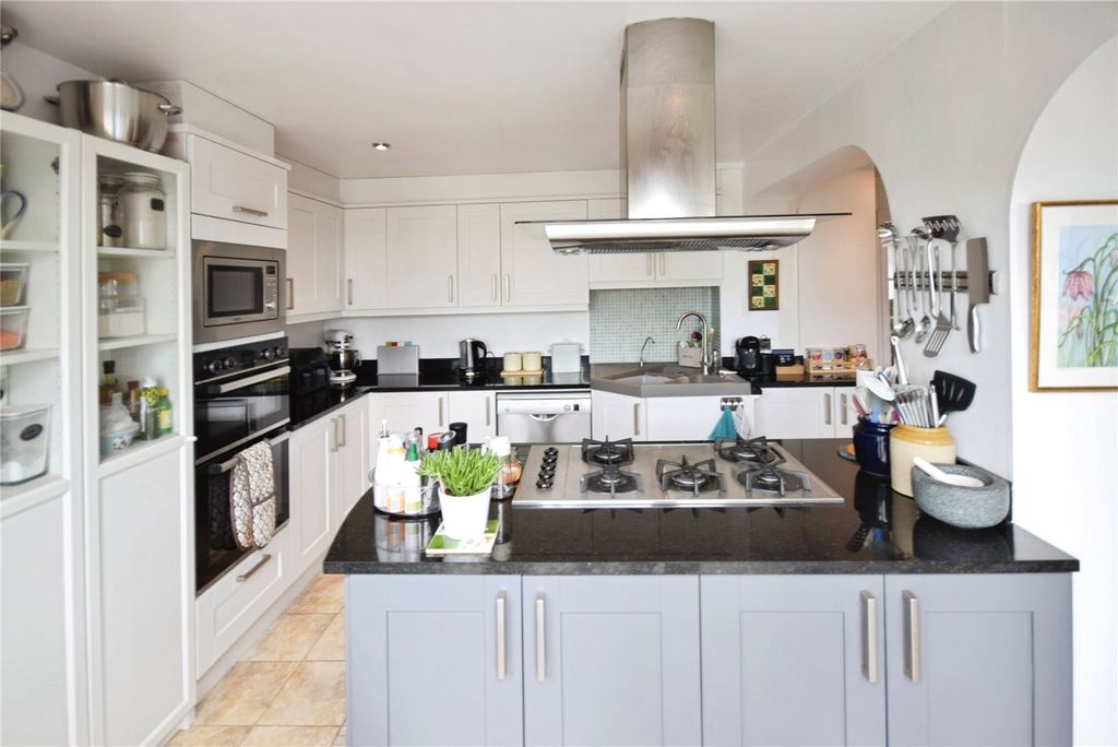 Property photo 2 of 27 Breakfast Kitchen