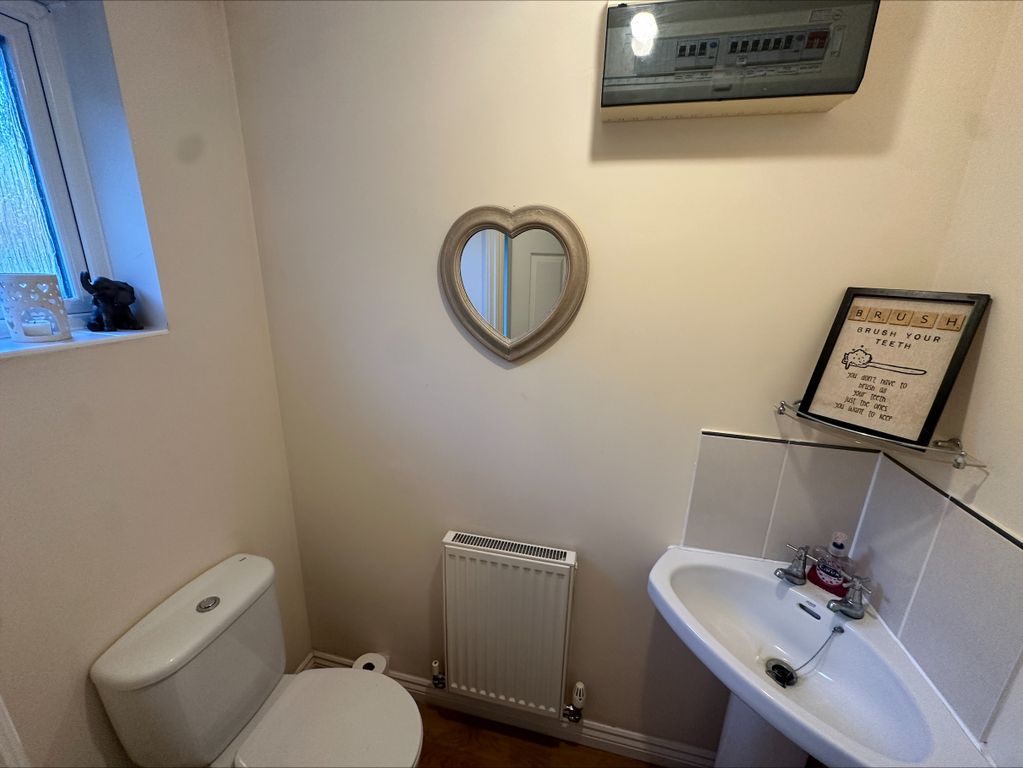 Property photo 2 of 7 Cloakroom/wc