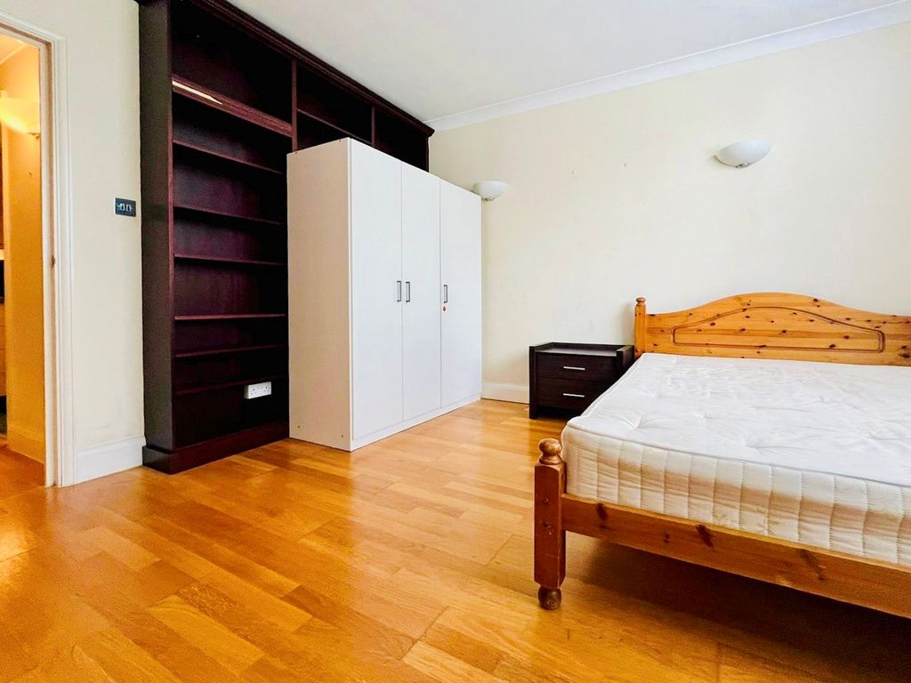 Property photo 3 of 6 Bed 1 New