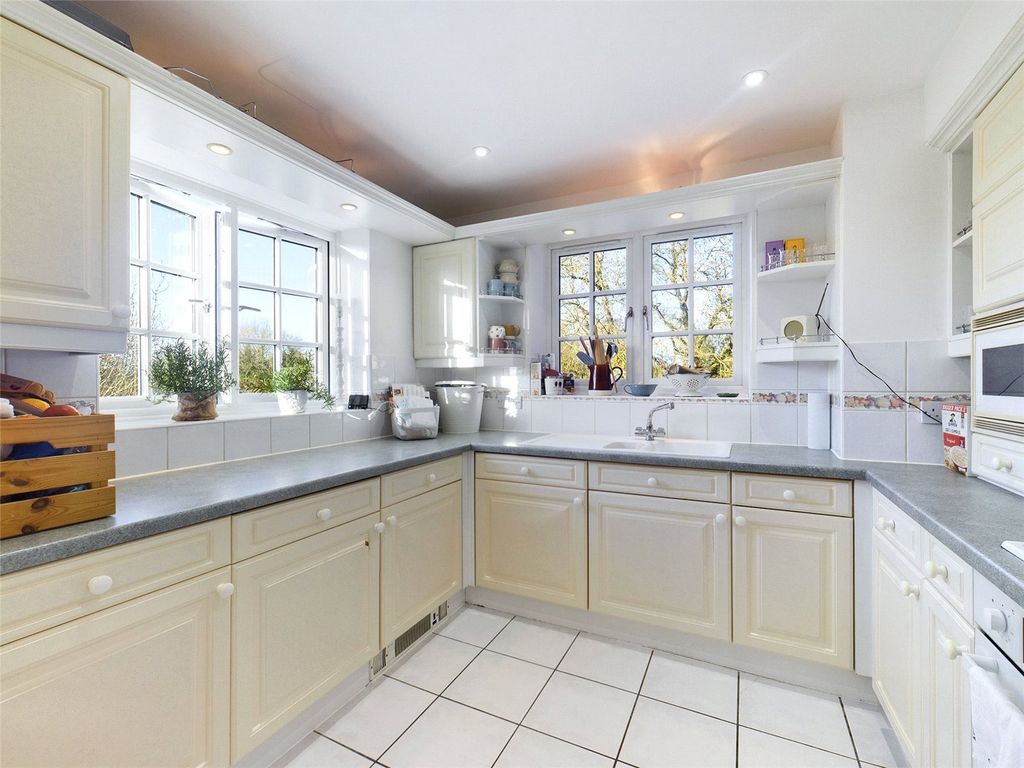 Property photo 2 of 10 Kitchen