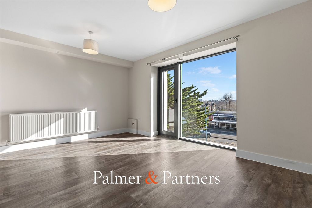 Property photo 3 of 10 Picture No. 12