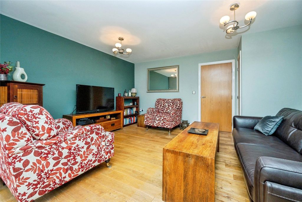 Property photo 2 of 20 Living Room