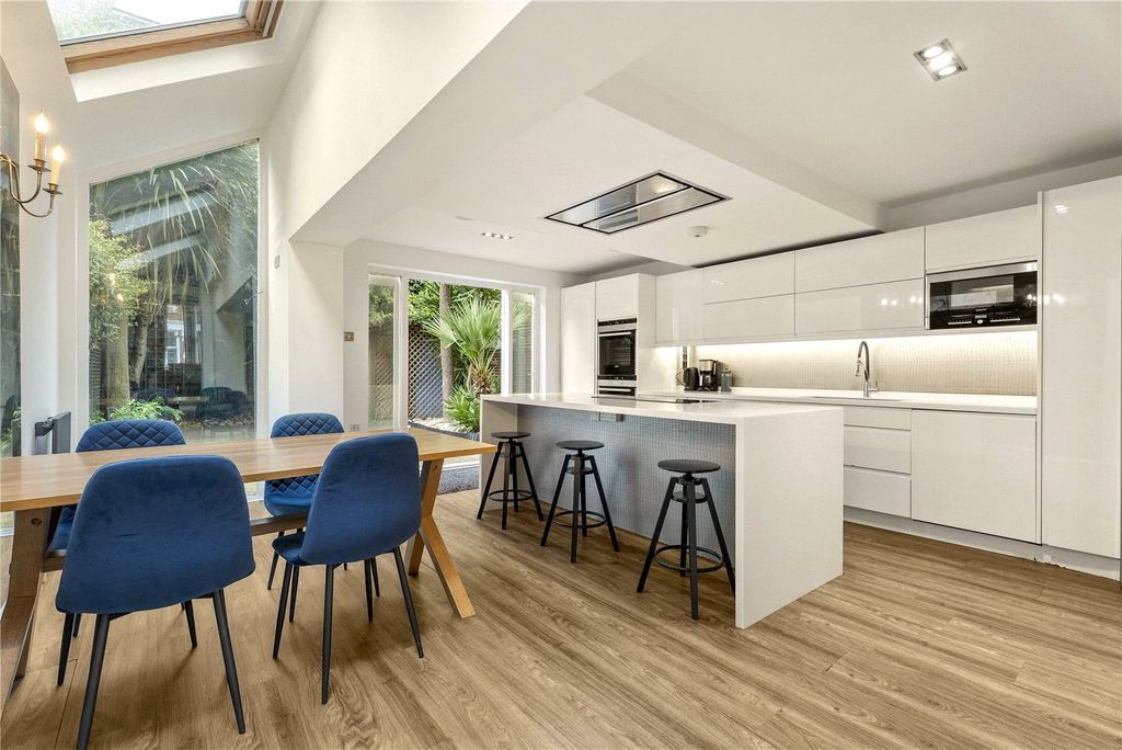 Property photo 3 of 26 Picture No. 02