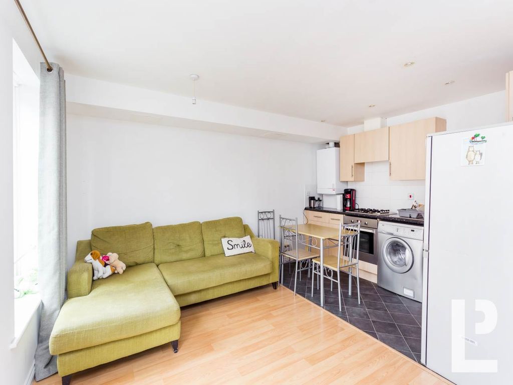 Property photo 3 of 7 1308201814_Lfws_Flat 21 Nacton Court_Rm6 4Ut_010