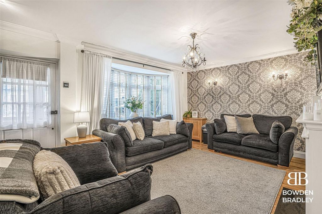 Property photo 3 of 17 Living Room