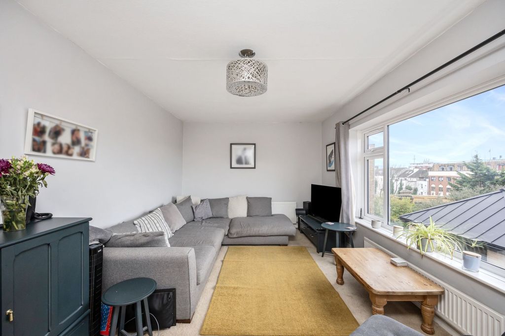 Property photo 3 of 12