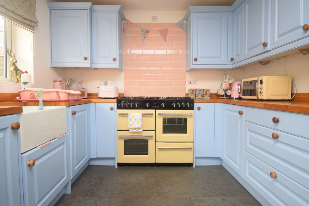 Property photo 2 of 14 Kitchen