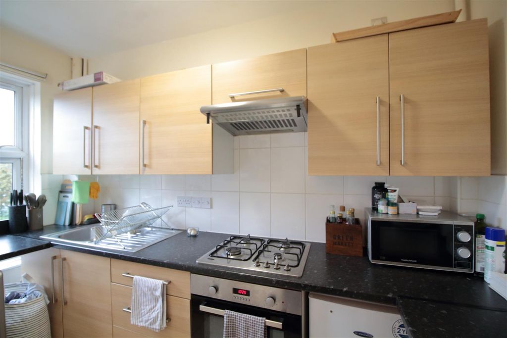 Property photo 2 of 10 Eden Harper Brixton Hill Court