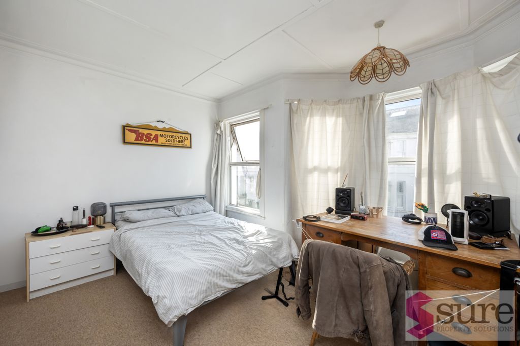 Property photo 3 of 8 Coventry Street, 68-002