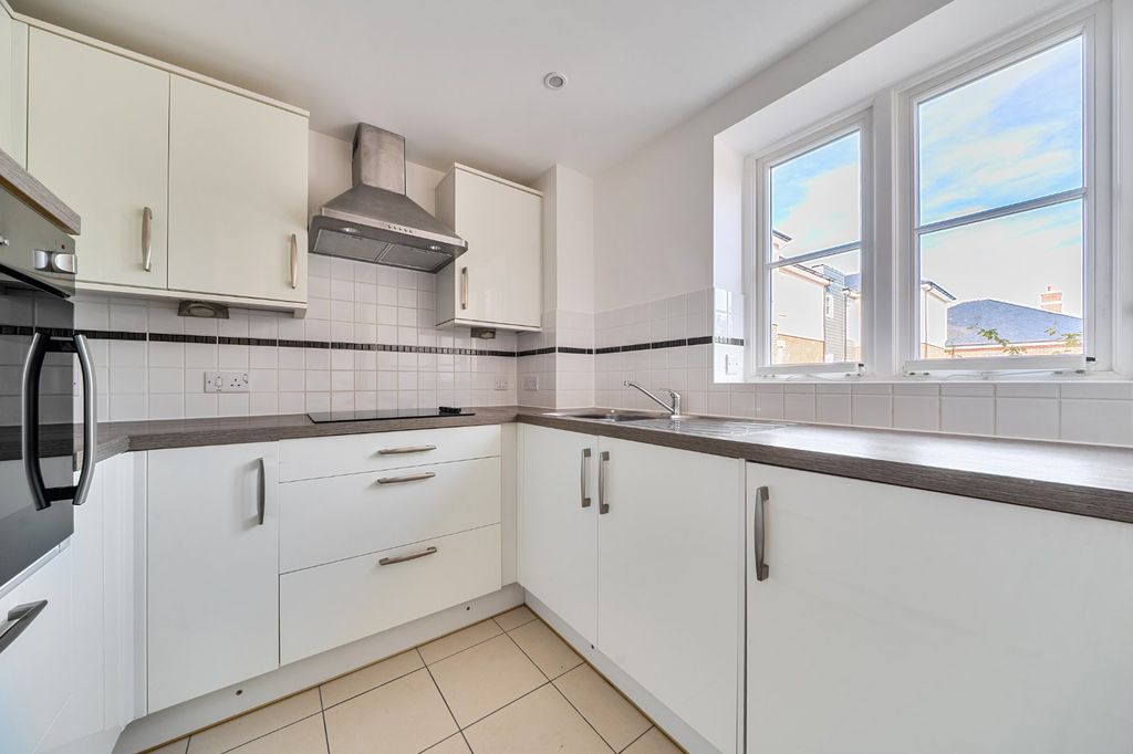 Property photo 2 of 8 Kitchen