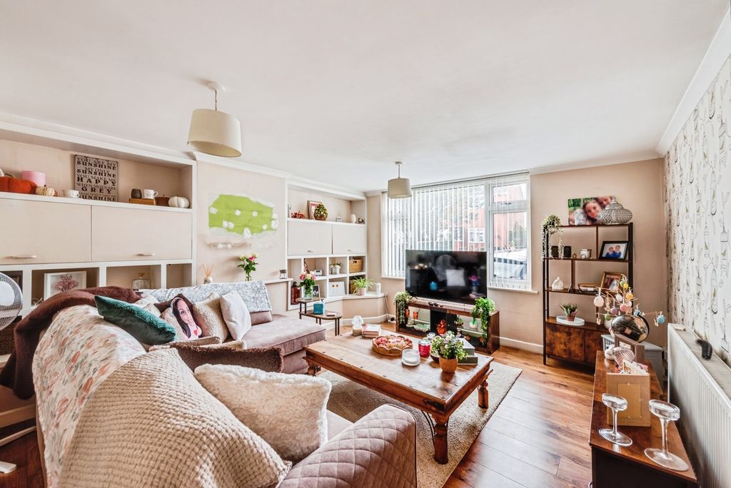 Property photo 3 of 19 Pbox-Img.Jpg