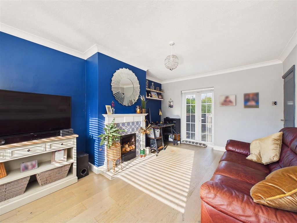 Property photo 2 of 18 Cam05193G0-Pr0131-Still014.Jpg