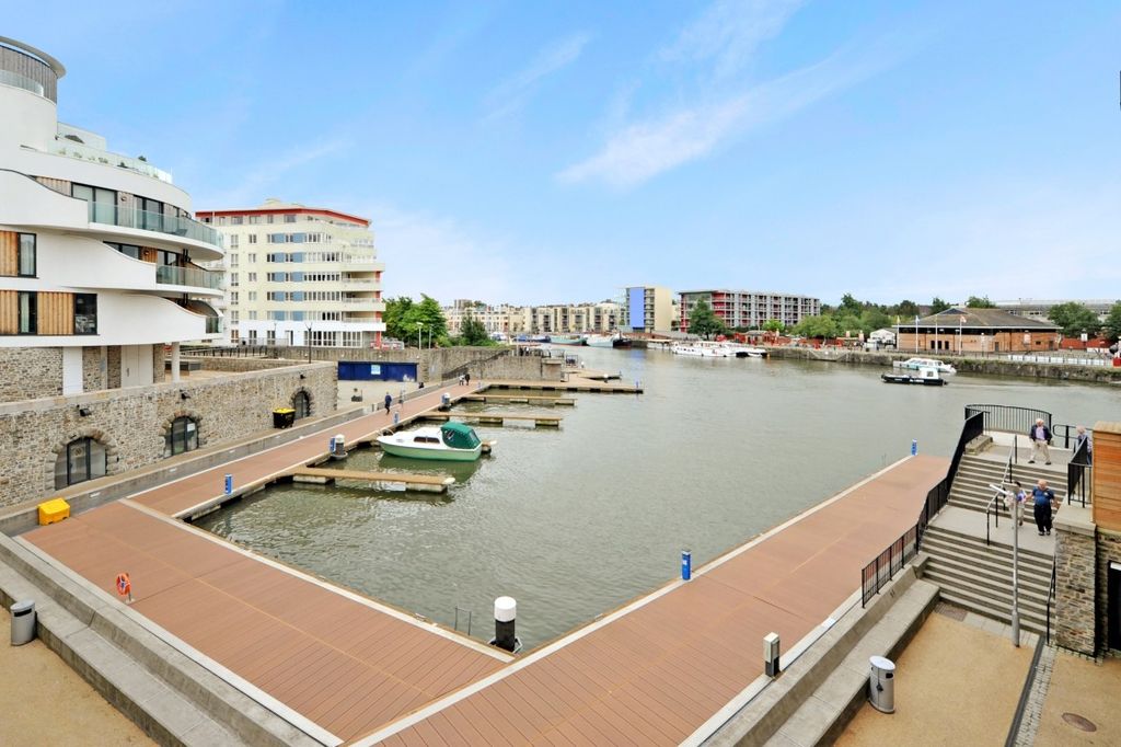 Property photo 2 of 8 Harbourside