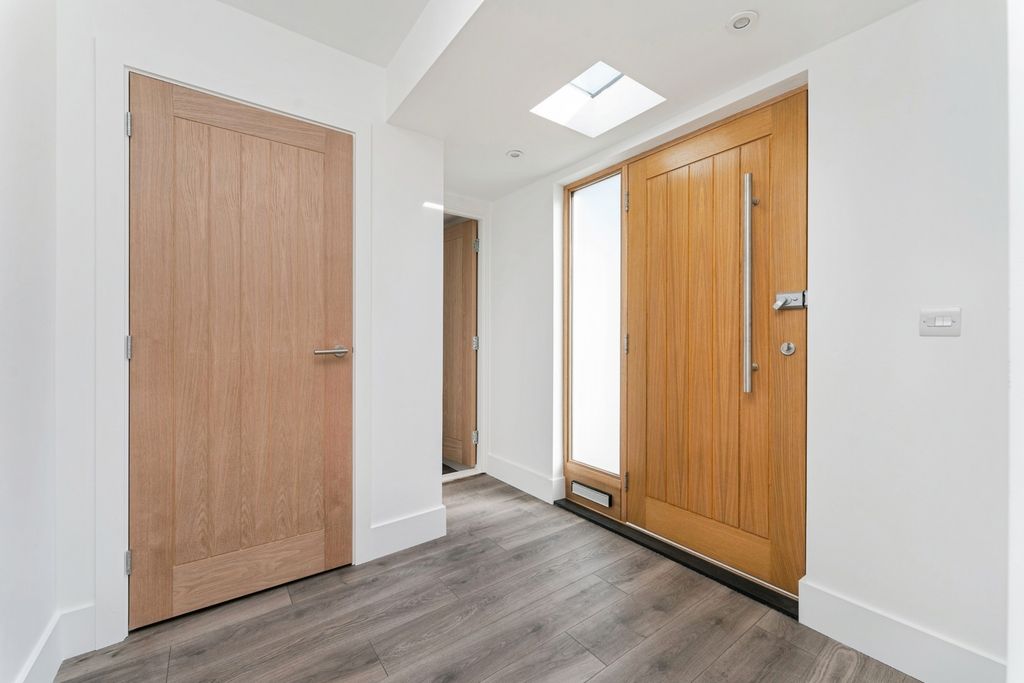Property photo 2 of 21 Pbox-Img.Jpg