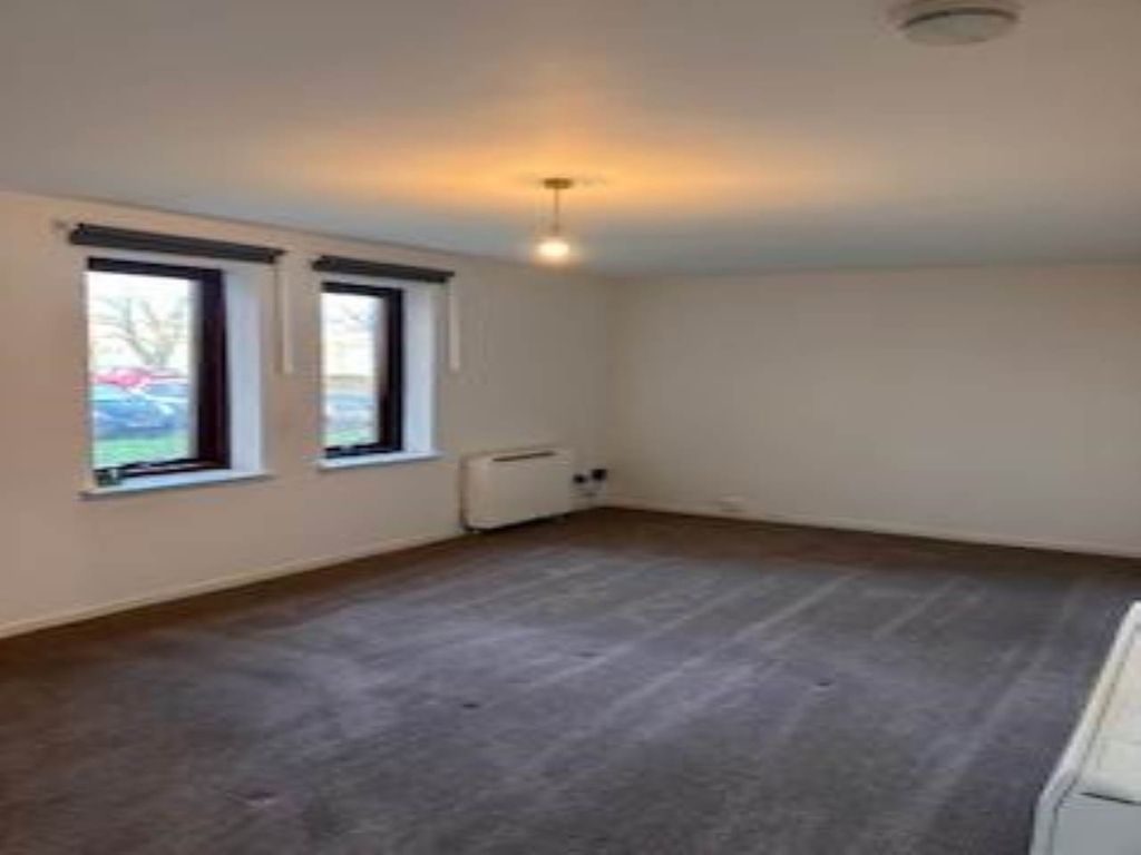 Property photo 3 of 9 Livingroom