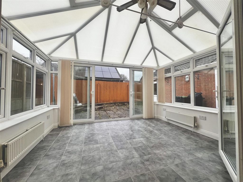 Property photo 2 of 10 Conservatory