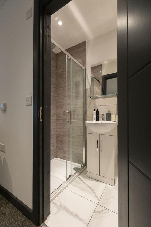 Property photo 2 of 18 Ensuite