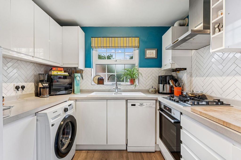Property photo 3 of 15 Kitchen