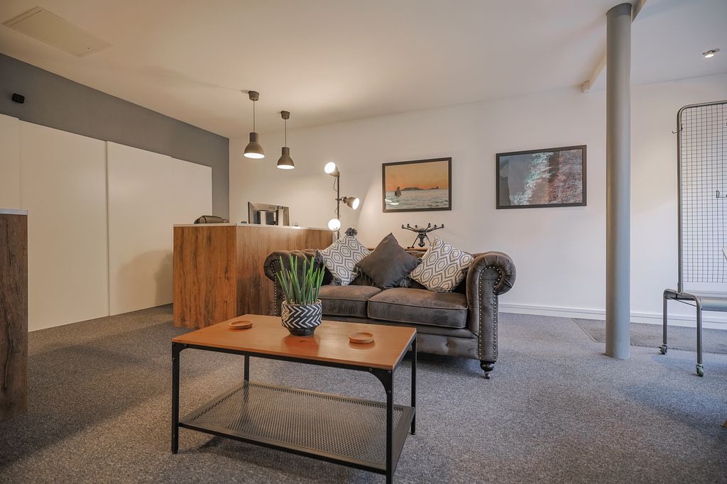 Property photo 3 of 6