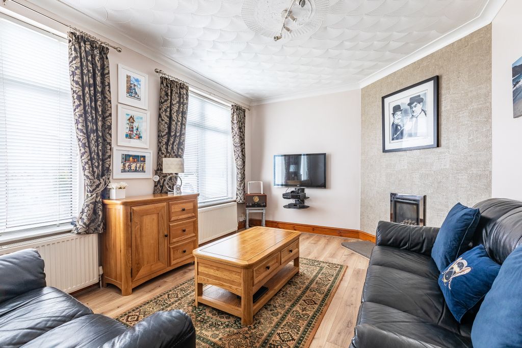 Property photo 3 of 21 3