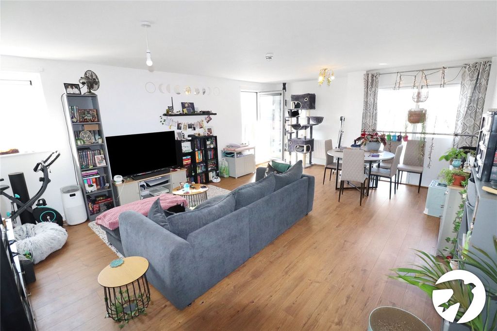 Property photo 2 of 15 Picture No. 11