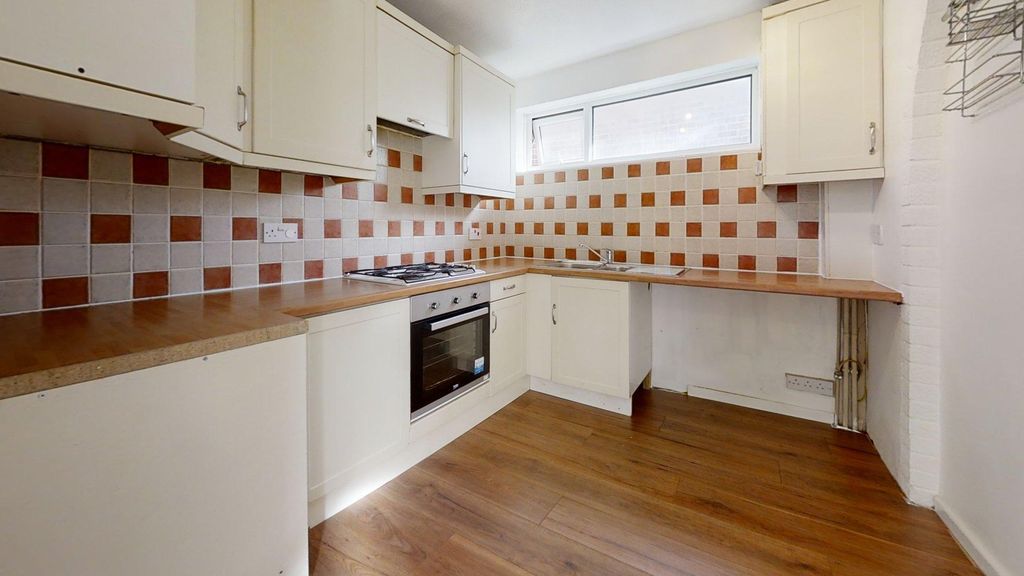 Property photo 3 of 6 Kitchen