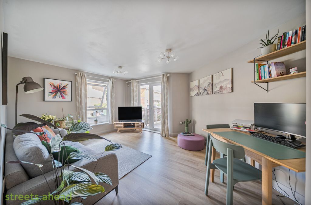 Property photo 1 of 43 0A3d11Fb-02Cf-44d...