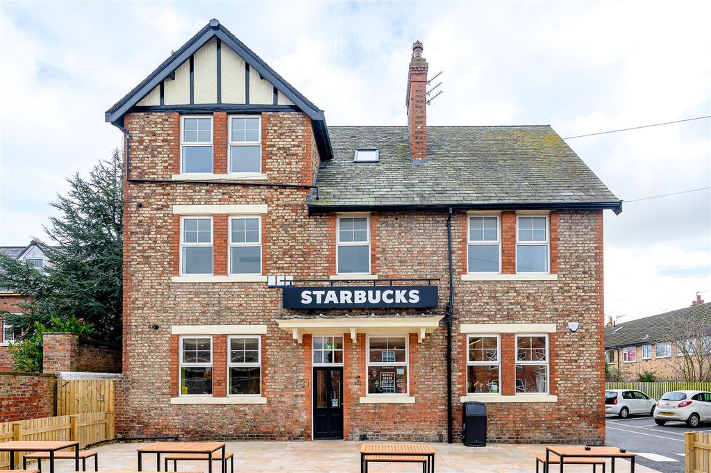 Property photo 1 of 16 External