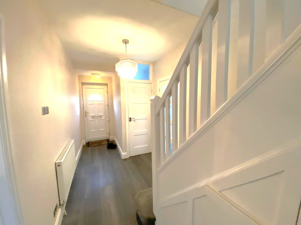Property photo 2 of 27