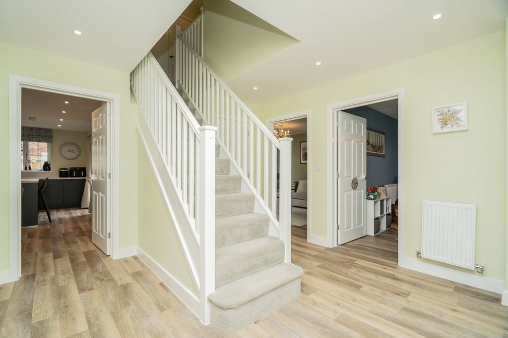 Property photo 3 of 23