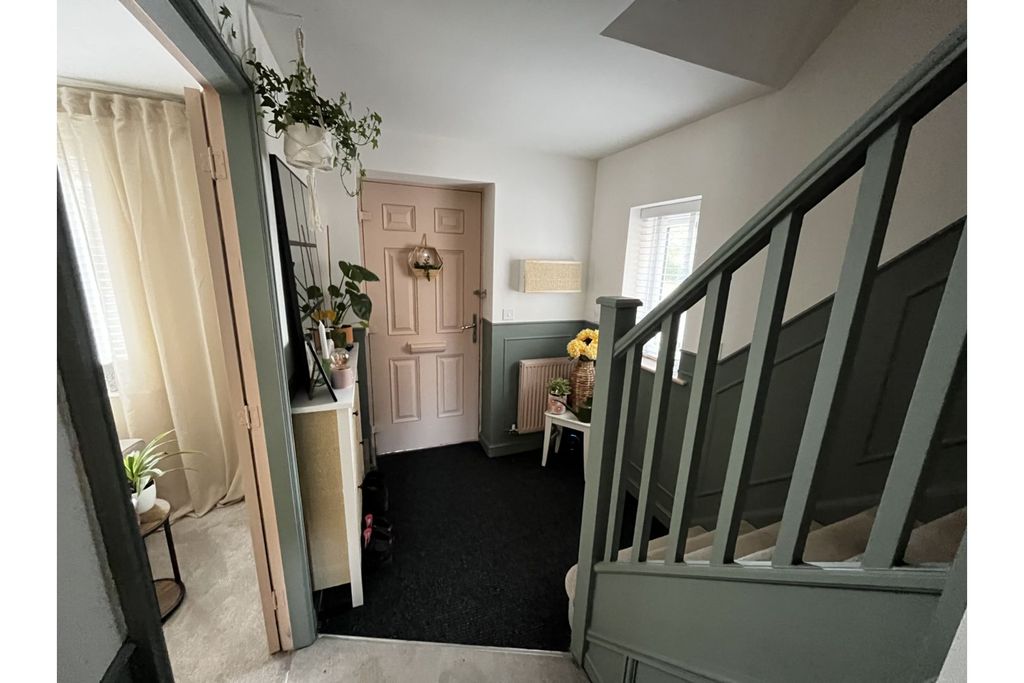 Property photo 2 of 25 Hallway