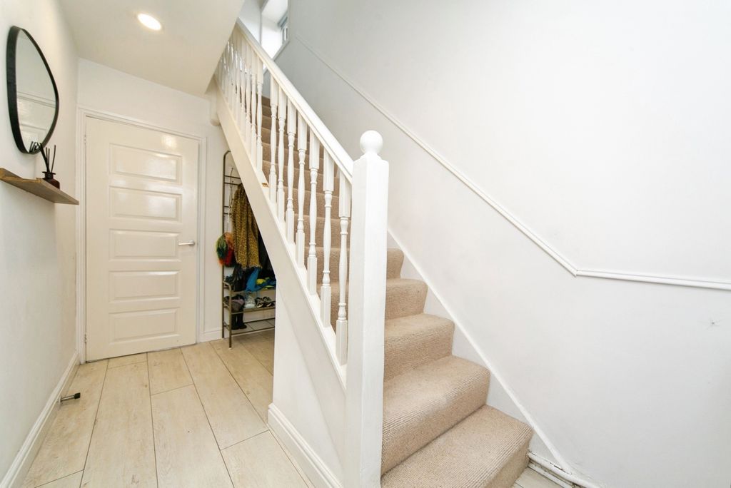 Property photo 2 of 17 Photo