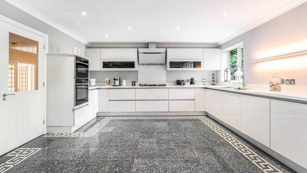 Property photo 2 of 52 4612315