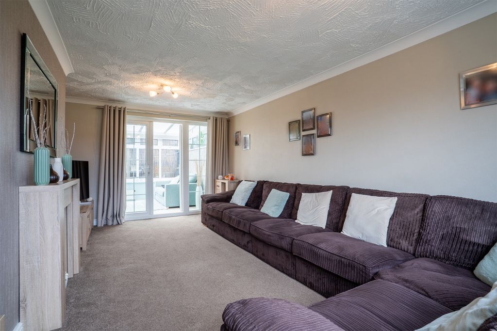 Property photo 3 of 16 4712056