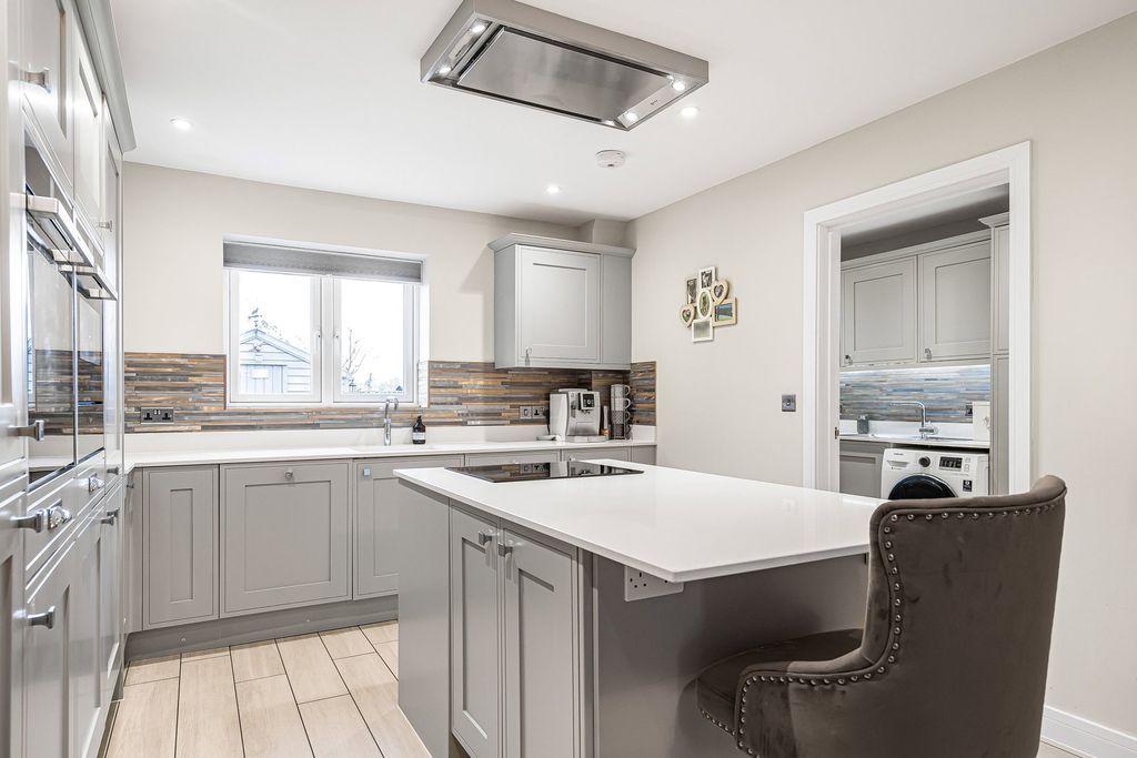 Property photo 3 of 25