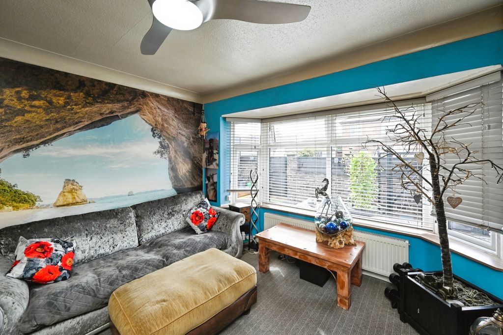 Property photo 3 of 19