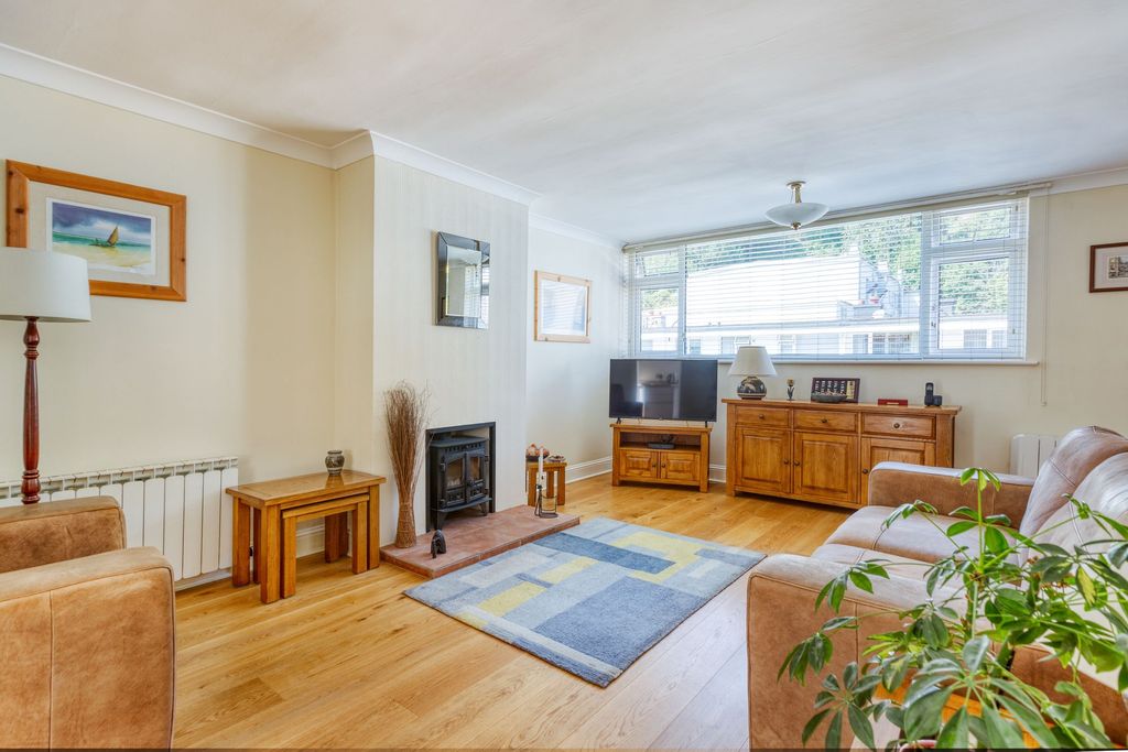 Property photo 2 of 24