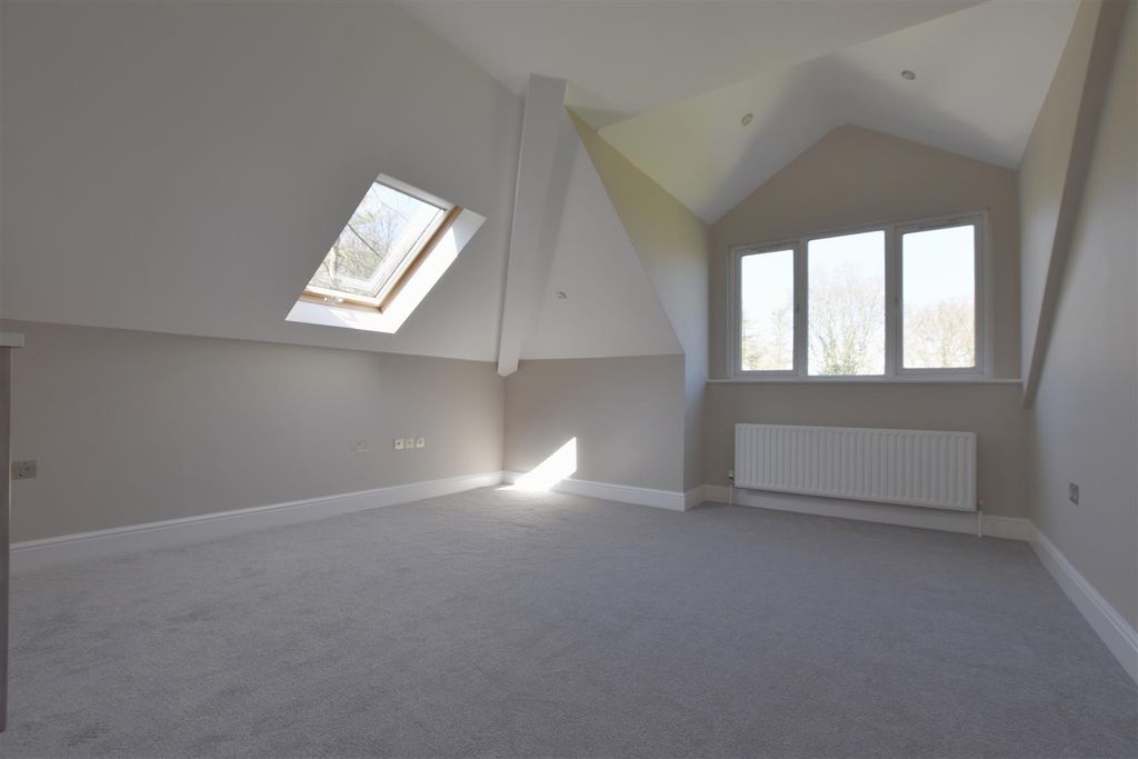 Property photo 2 of 10 Lounge.Jpg