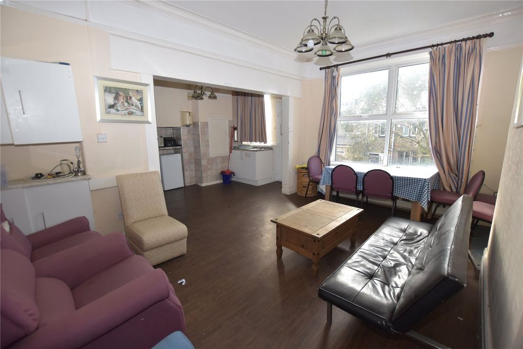 Property photo 2 of 23 Picture No. 14