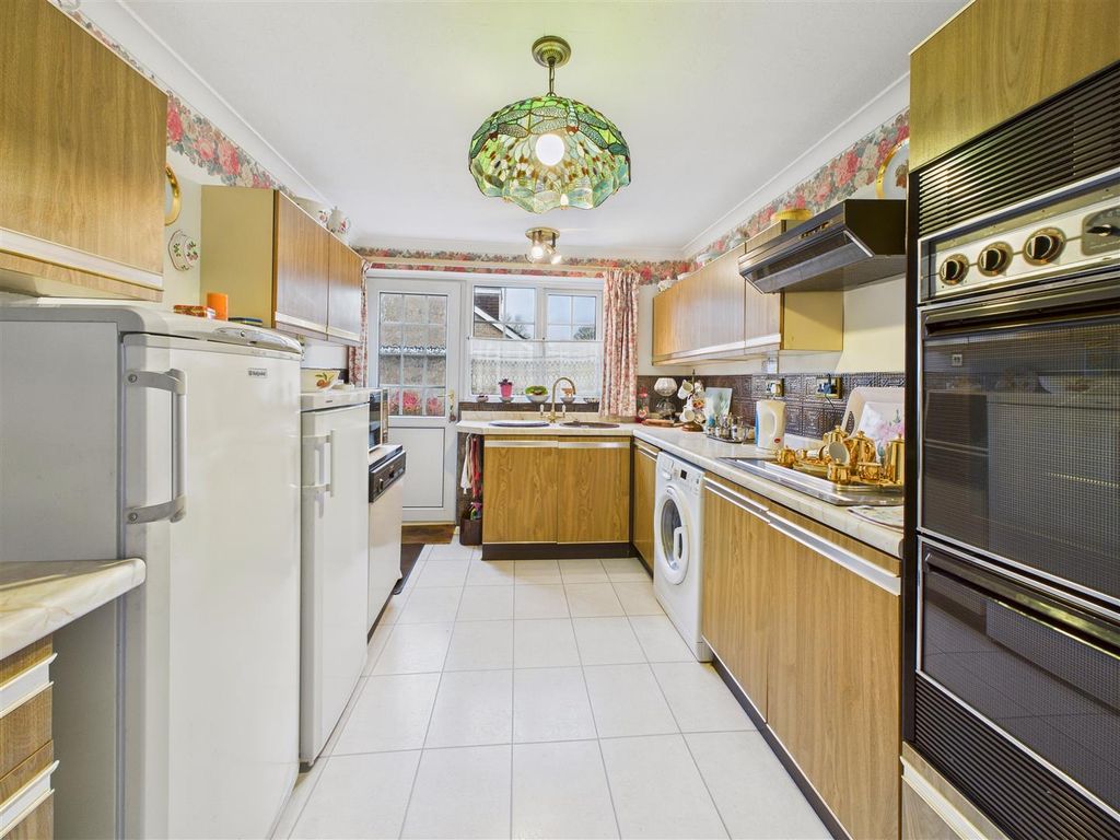 Property photo 2 of 12 Kitchen