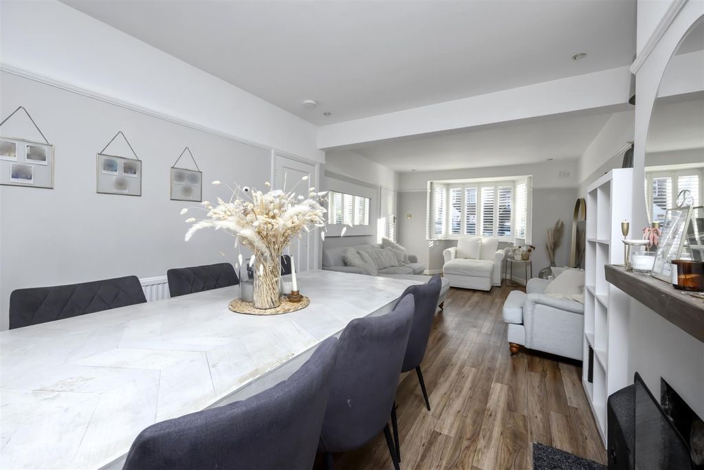 Property photo 3 of 22 Sitting/Dining Room