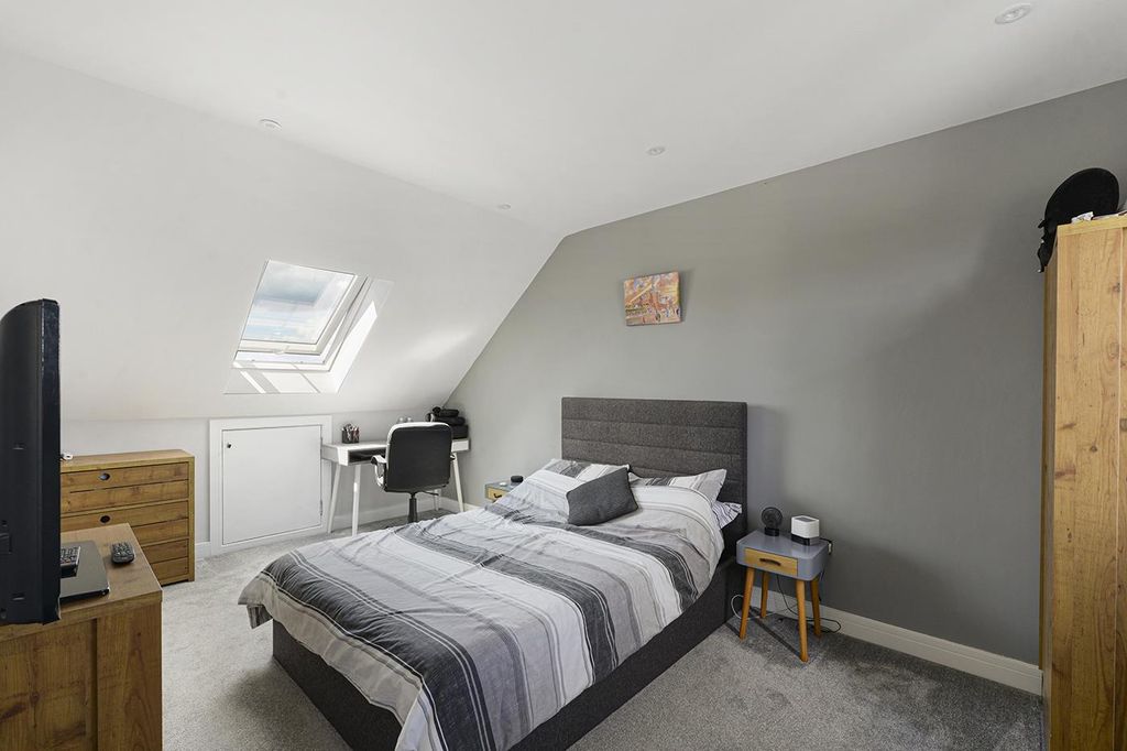 Property photo 3 of 14 Bedroom