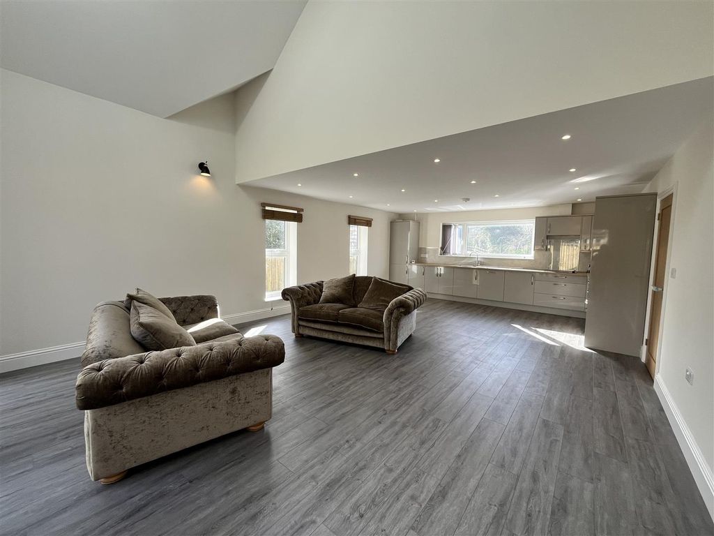 Property photo 3 of 22 Kitchen/Living Room