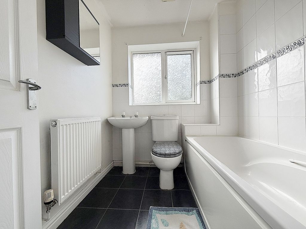 Property photo 3 of 21 Bathroom