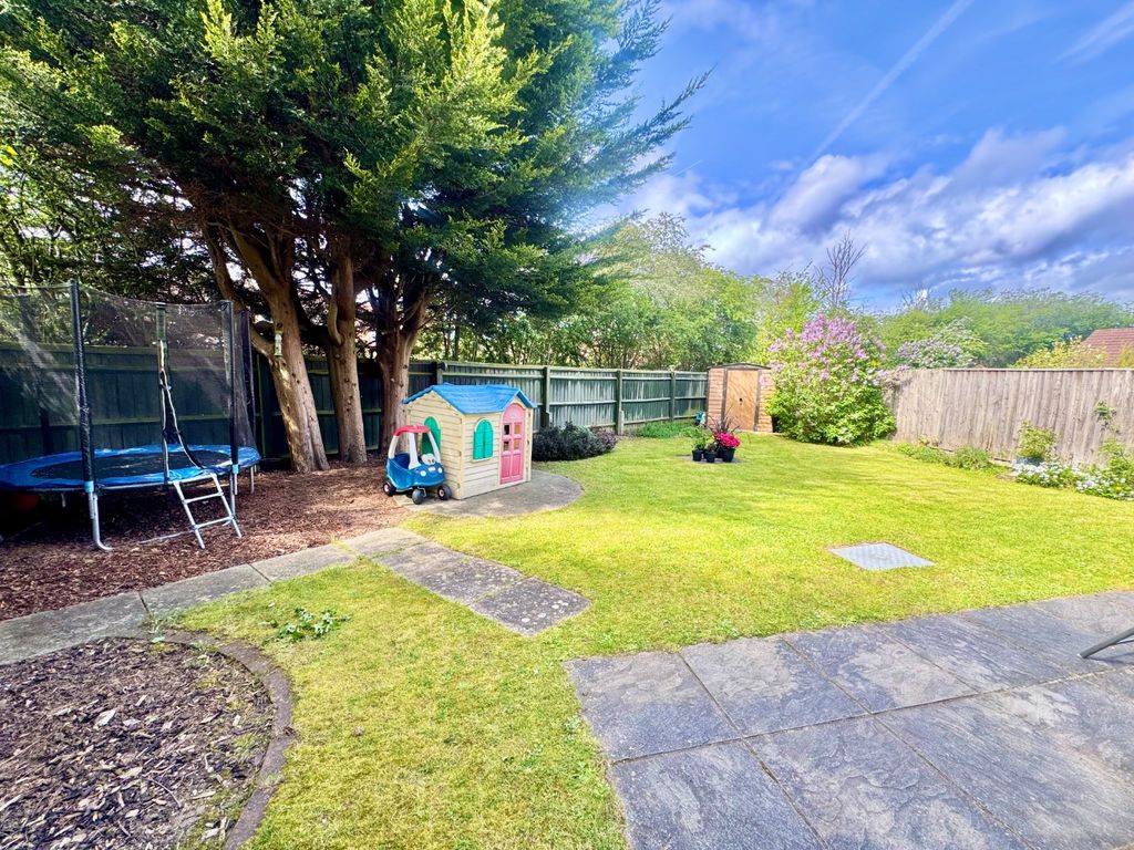 Property photo 2 of 25 5072352