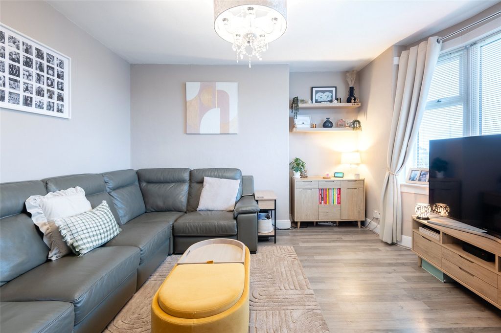 Property photo 3 of 34 Picture 3