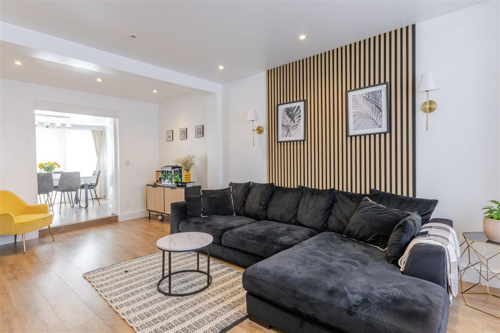 Property photo 2 of 23